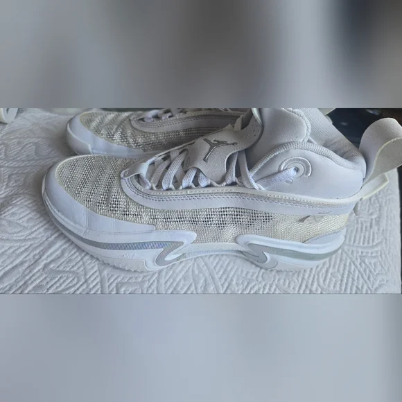 XXXV1 Jordan White basketball Sneakers - Picture 2 of 10